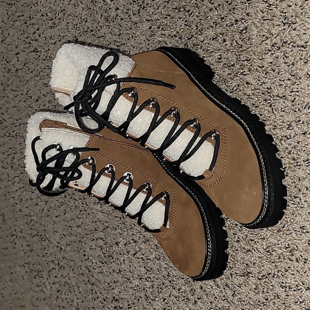 Aqua Frost Lace Up Booties In Whiskey Brown Suede Size 7.5 New In Box